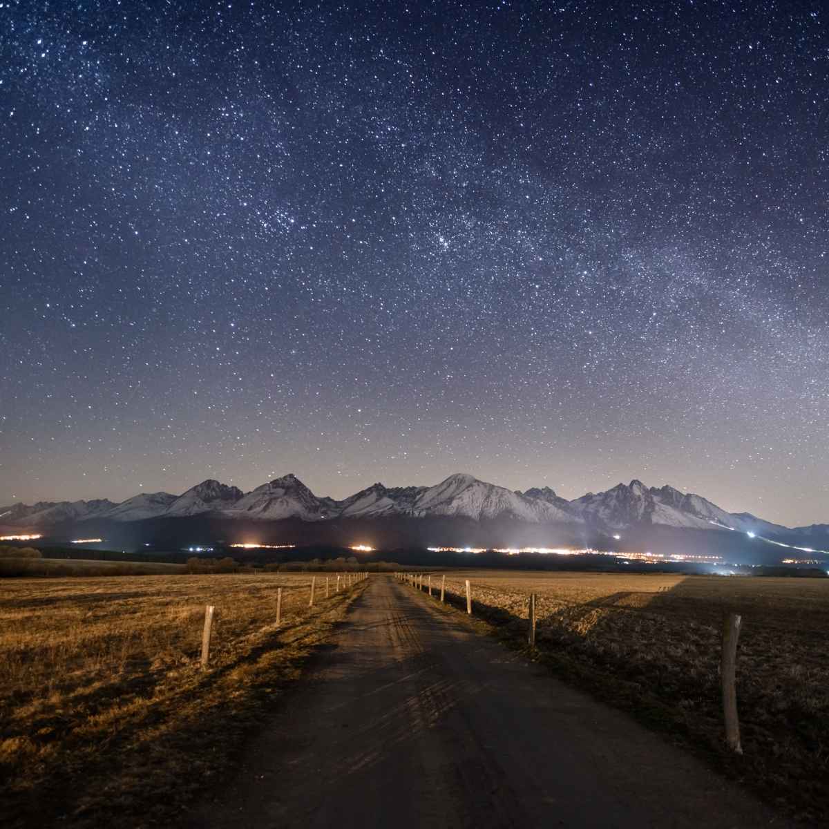 carretera en montañas, zakopane - krakow traslado por la noche