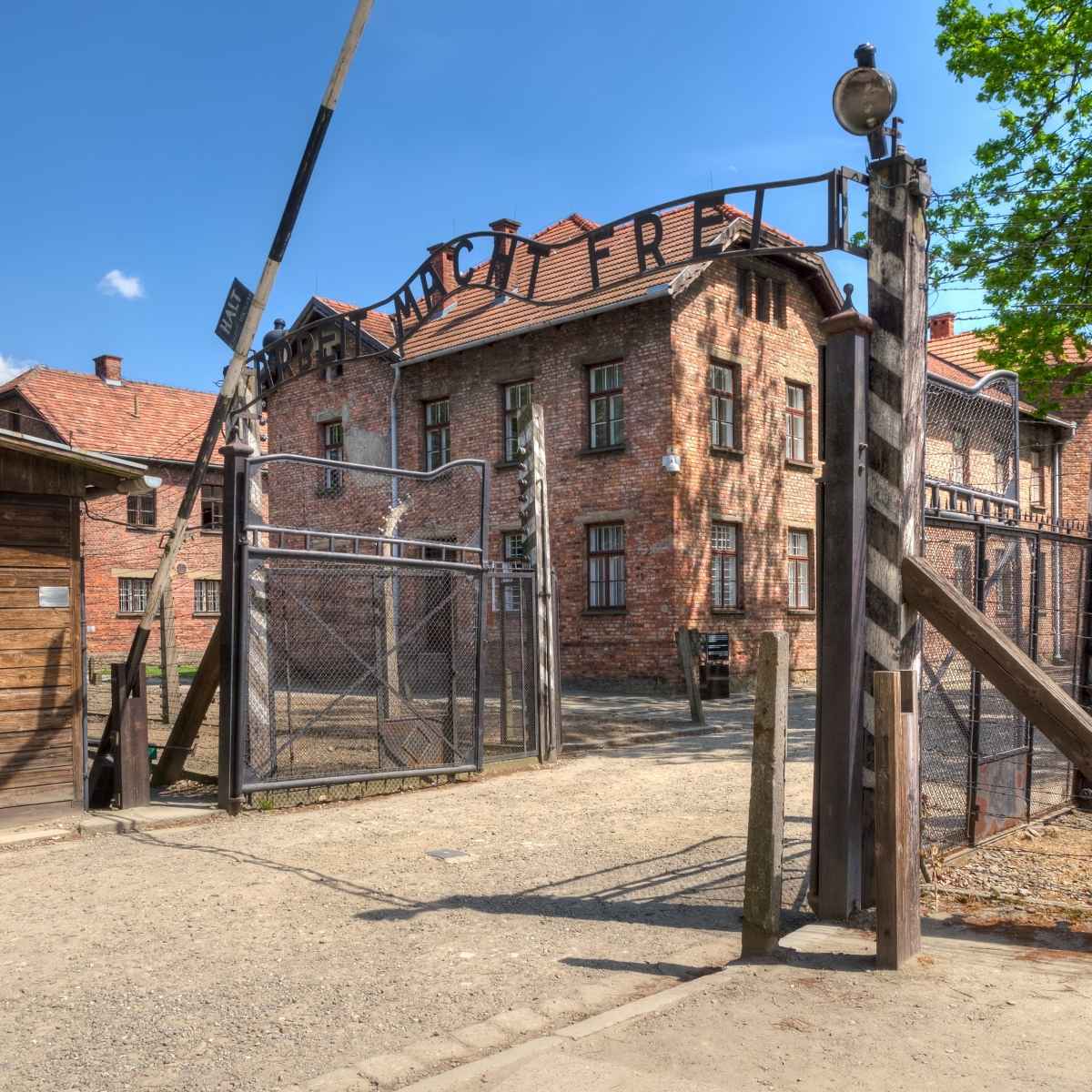 puerta de auschwitz .