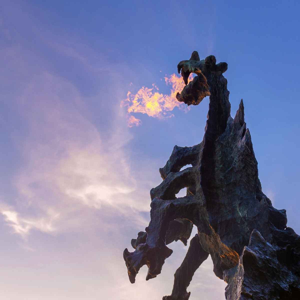 Recorrido por Wawel con una audioguía, el dragón de Wawel escupe fuego
