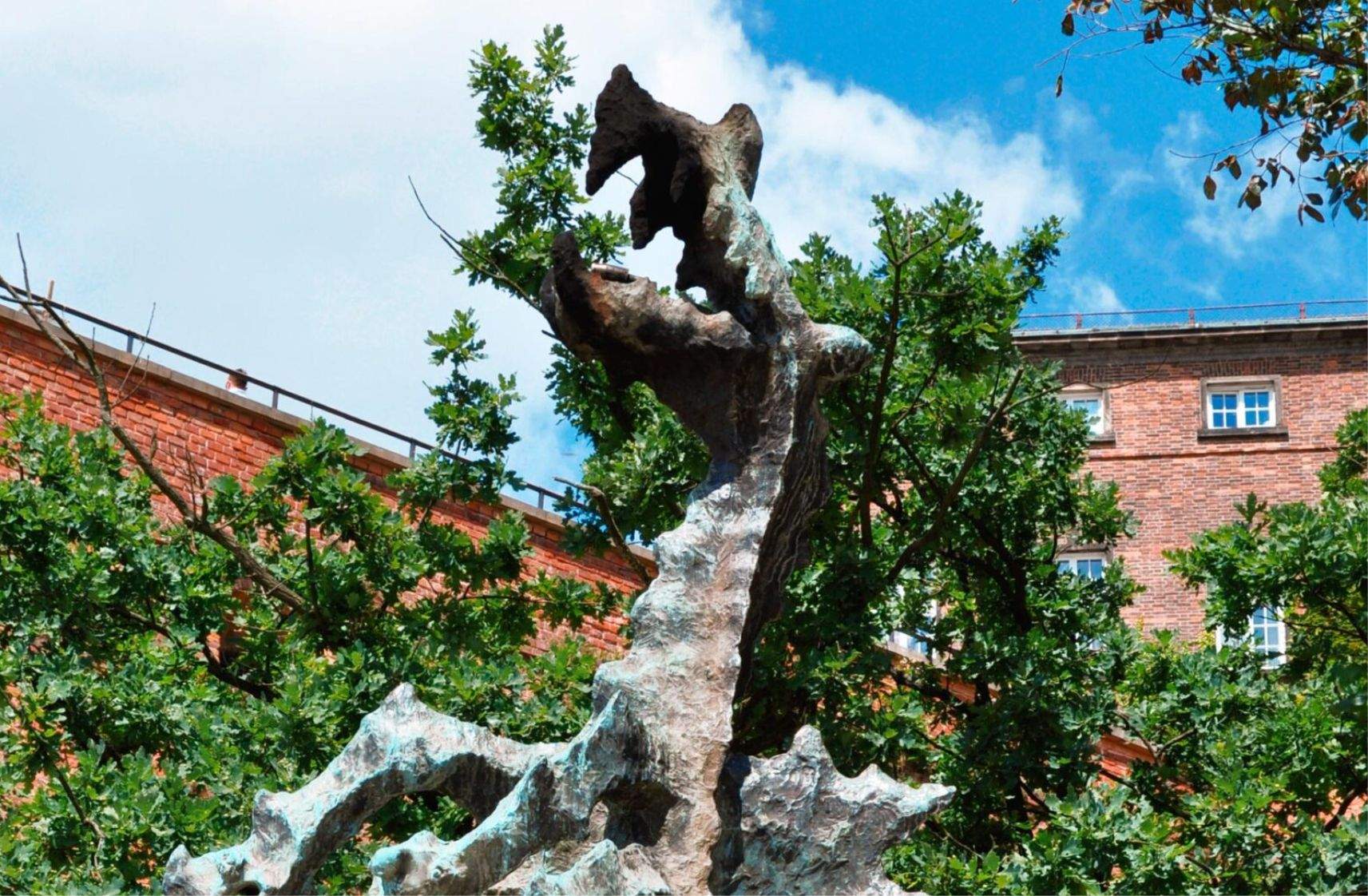 Sculpture of the Wawel Dragon, Bulwar Czerwieński, Old Town, Krakow