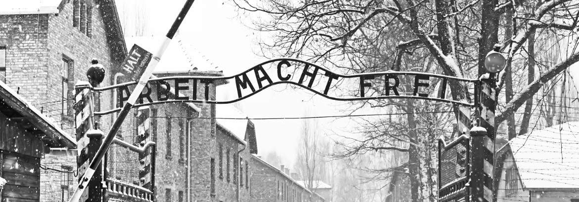 Las puertas del infierno. Obtén más información sobre la puerta de Auschwitz I